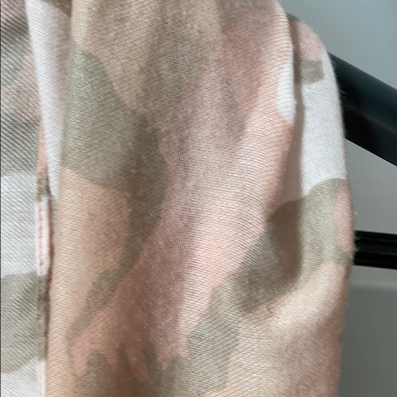 4 FASHION SCARVES - Picture 7 of 7